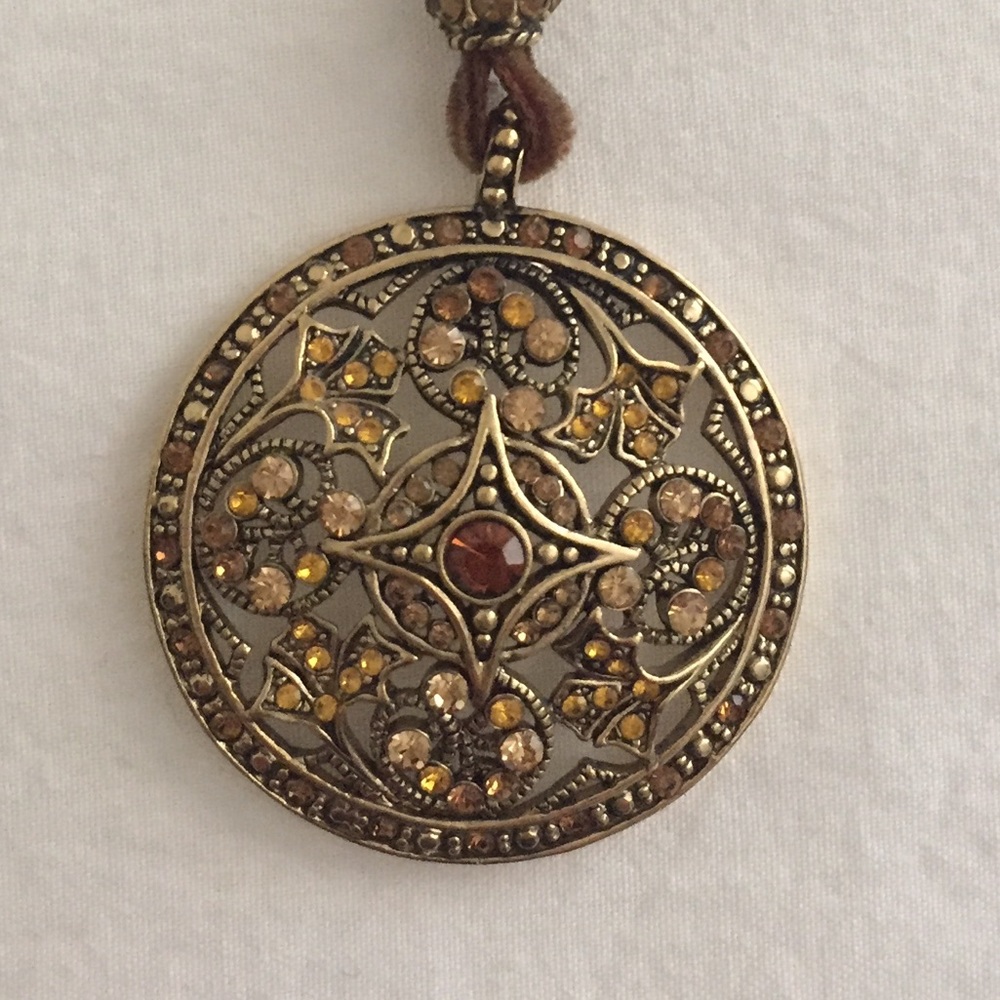 Gorgeous crystal circle pendant necklace